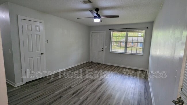 Foto del edificio - 243 Glenn Bryant Rd