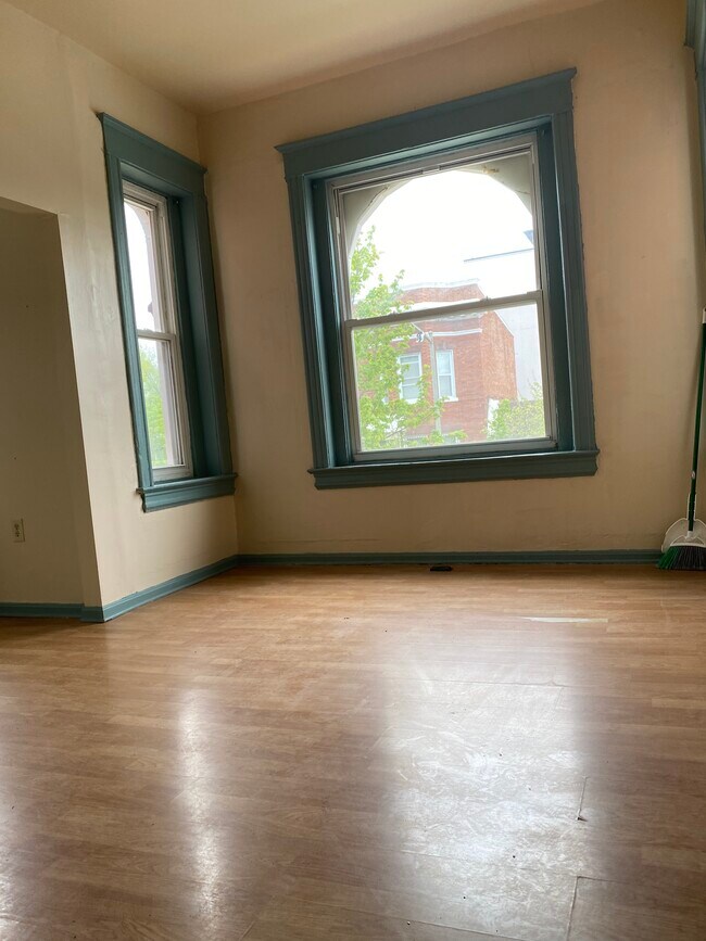 Foto del edificio - 1727 N Capitol St NE