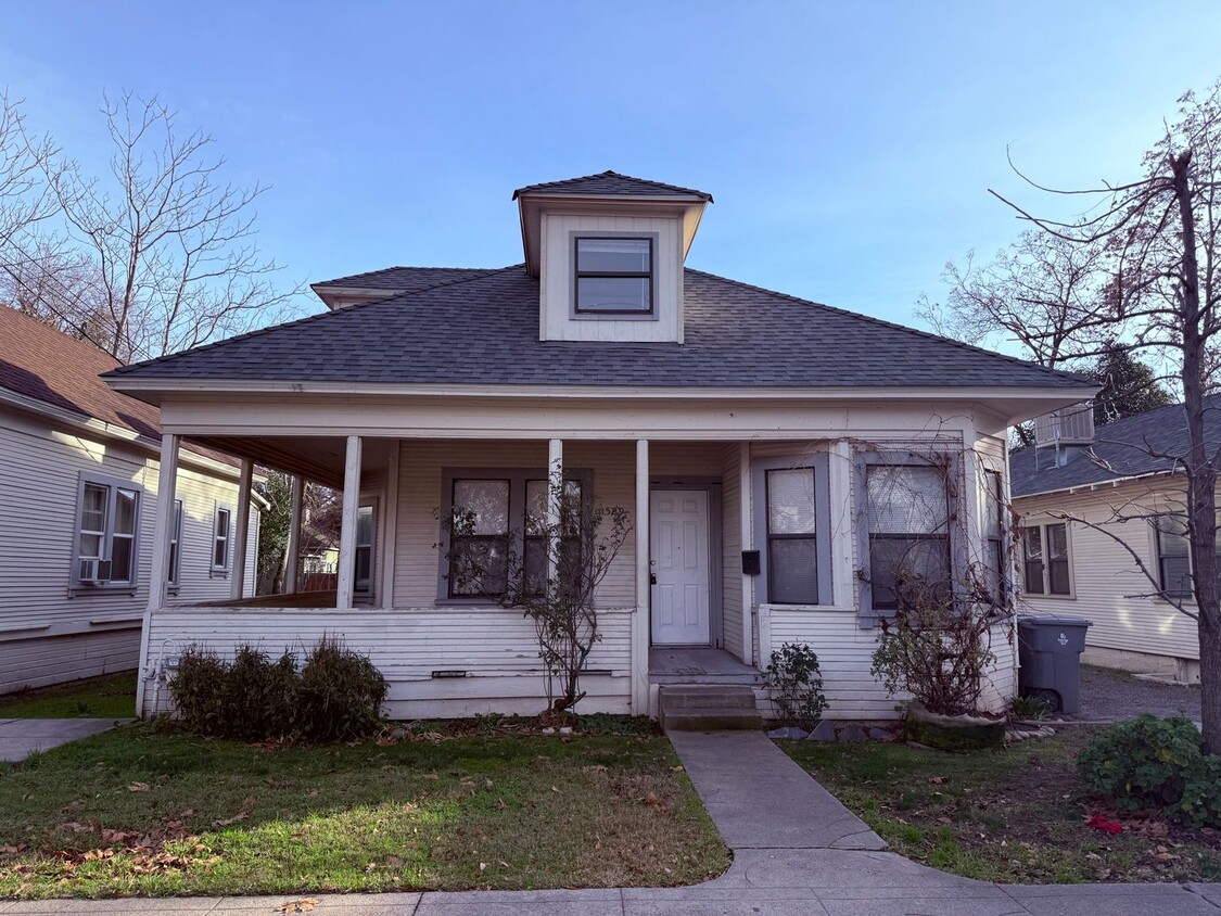 Primary Photo - Historic 3 bedroom, 2 bath home perfectly ...