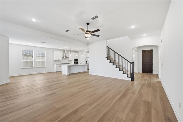 Building Photo - 765 Brozgold Ave