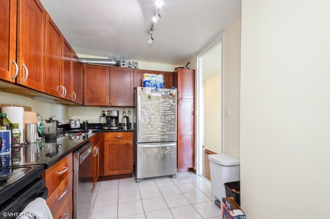 Foto del edificio - 655 W Irving Park Rd