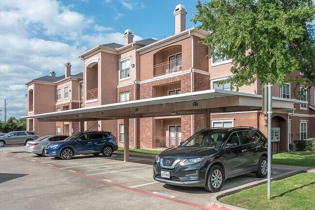 Foto del edificio - 645 N Town E Blvd