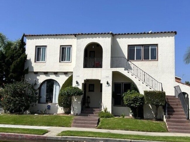 Foto del edificio - 1055 Mira Mar Ave.