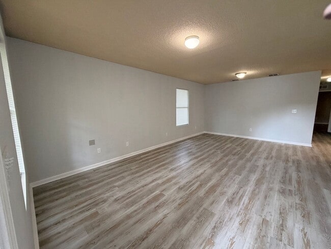 Building Photo - 8225 Eaton Ave