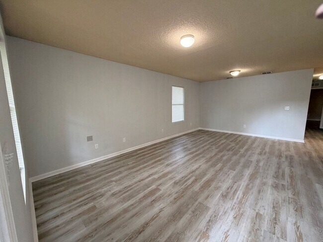 Foto del edificio - 8225 Eaton Ave