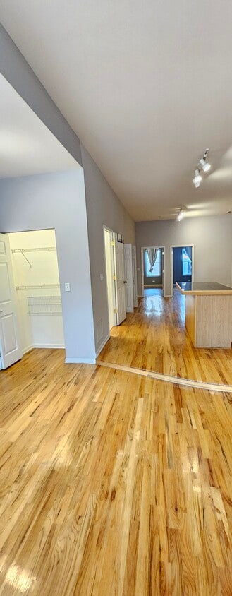Primary Photo - 529 N Ashland Ave