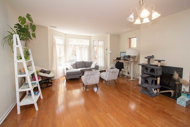 Foto del edificio - 814 W University Ln