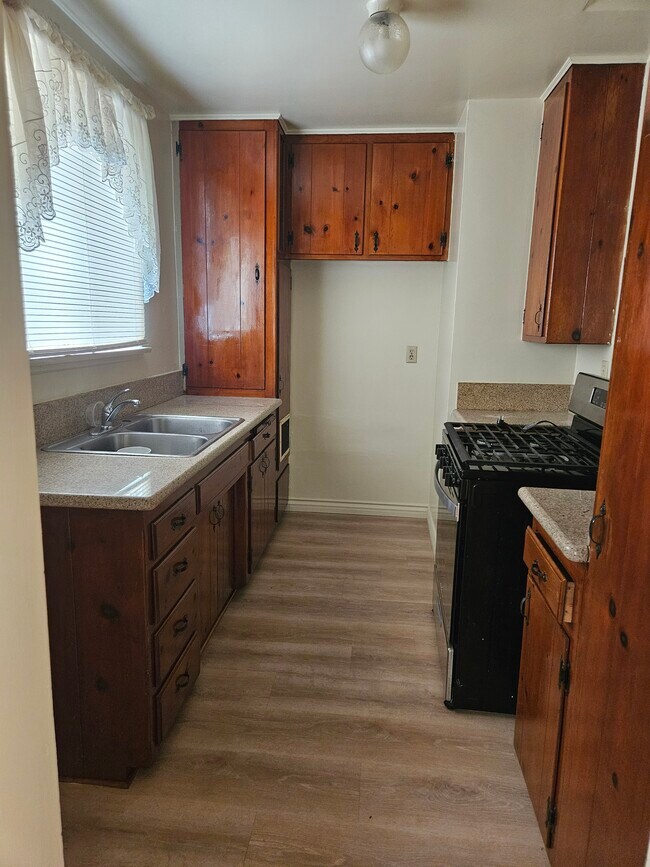 cocina - 5927 Lemp Ave