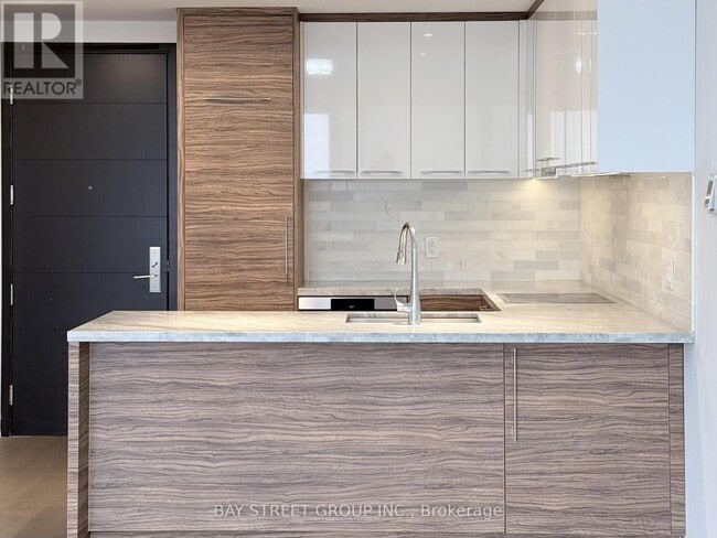 Photo du bâtiment - 488 University Ave