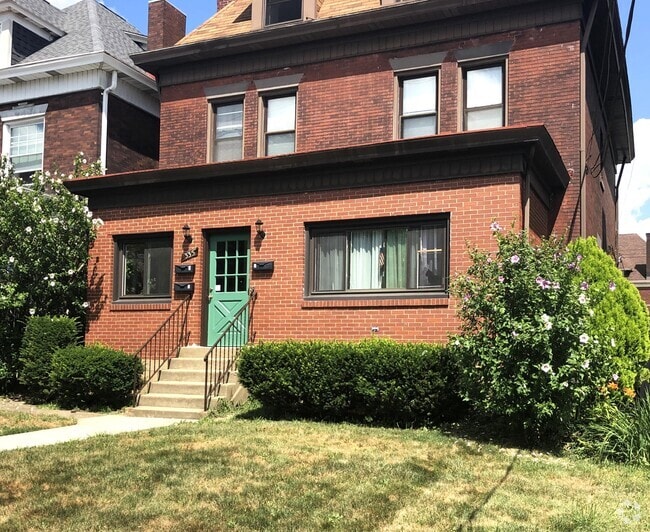 Building Photo - 335 S Evaline St