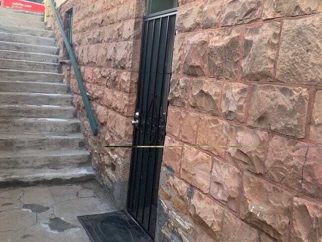 Foto del edificio - 3137 W Pikes Peak Ave