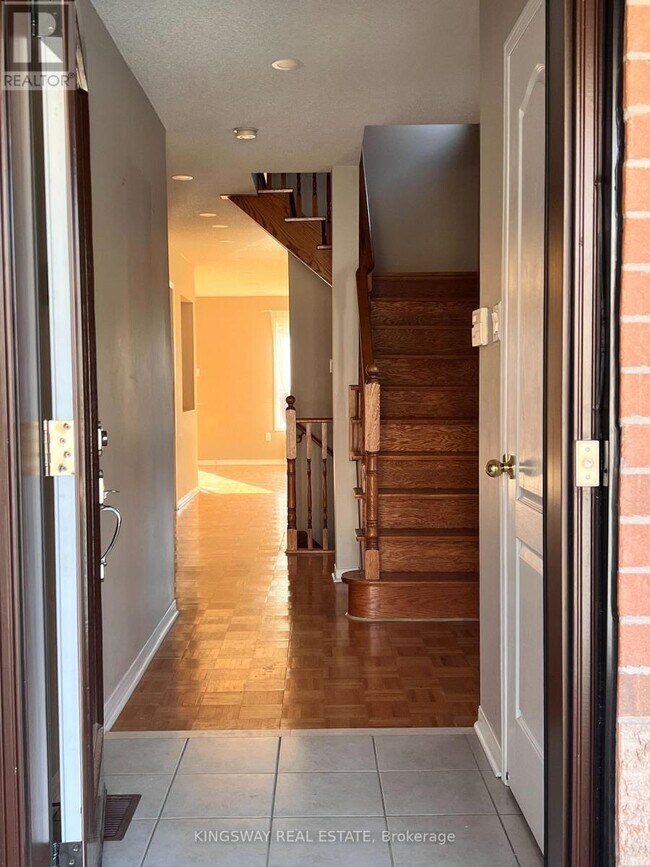 Photo du bâtiment - 102 Lucena Crescent