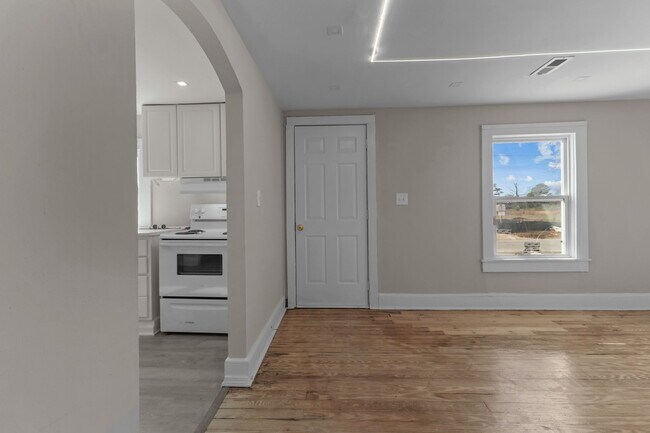 Building Photo - 610 Wondertown Dr