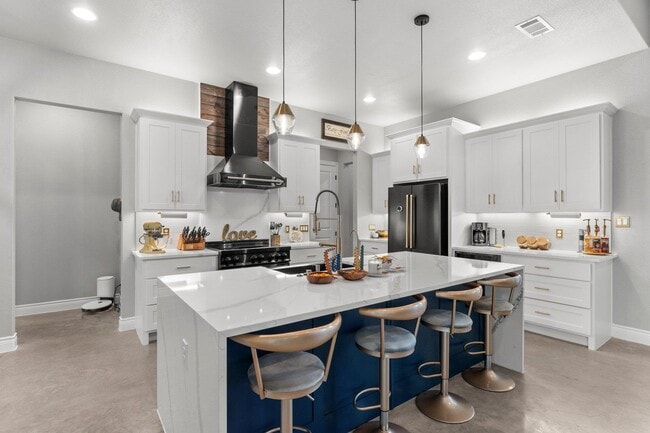 Building Photo - 96 Primrose Ln