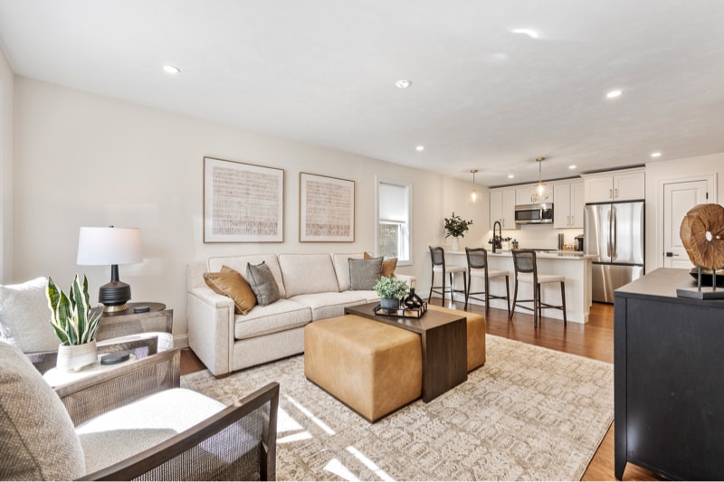 Primary Photo - 404 Oxford St N