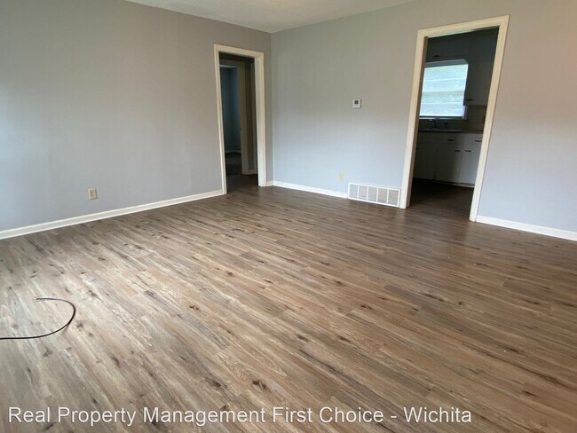 Building Photo - 3 br, 1 bath House - 1557 N Broadview