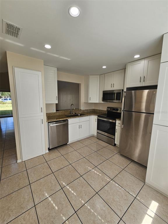 Foto del edificio - 14667 Laguna Beach Cir