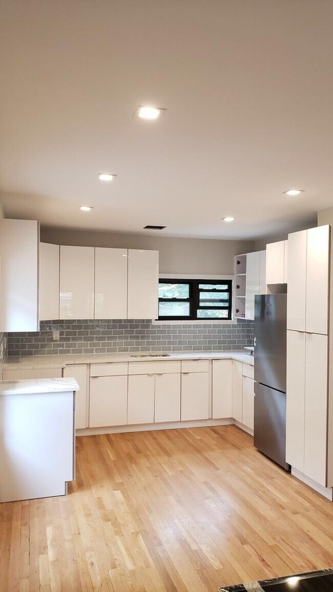 Foto del edificio - 1571 E 15th St