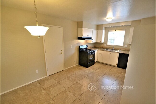 Building Photo - 2166 Pantages Cir