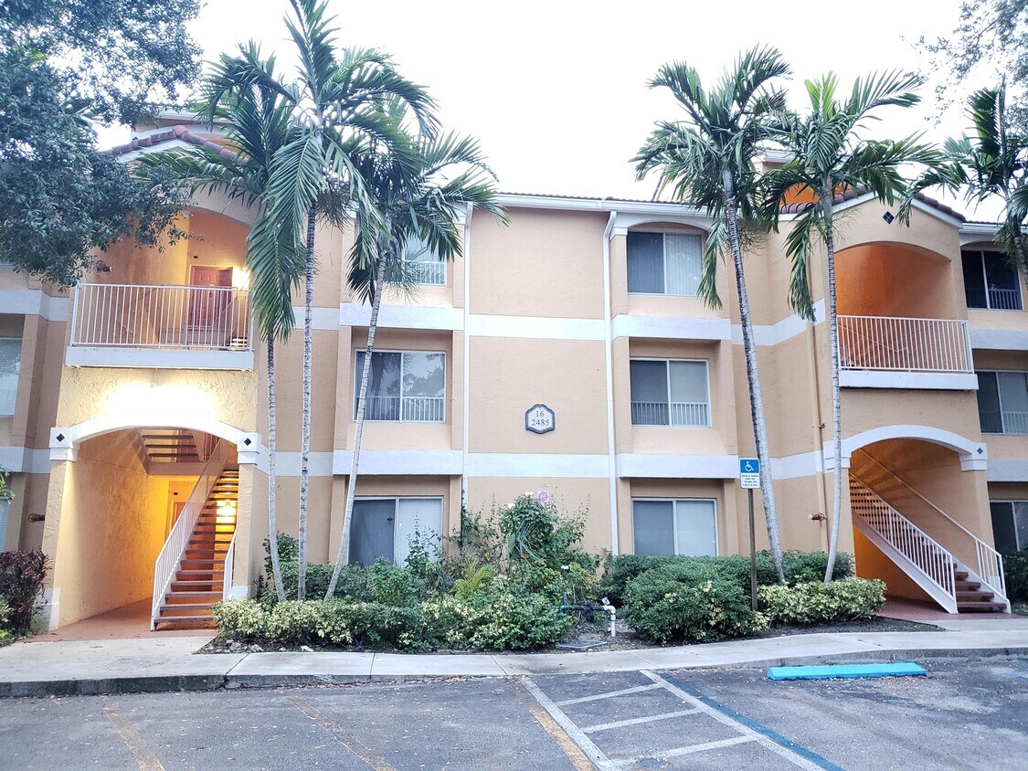 2485 NW 33rd St, Oakland Park, FL 33309 Townhome Rentals in Oakland