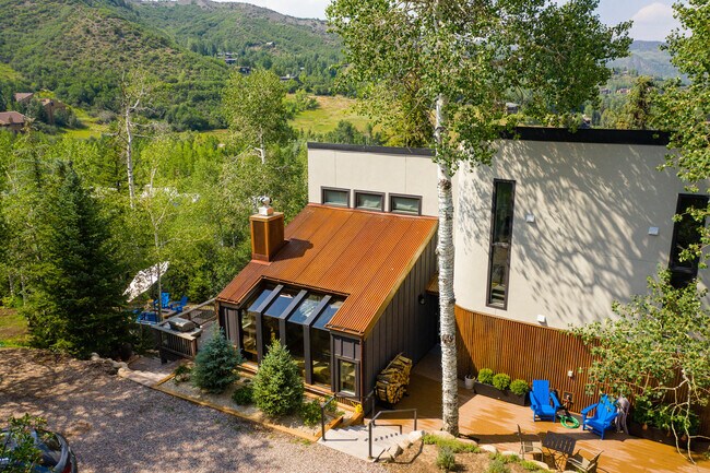 Foto del edificio - 145 N Ridge Ln