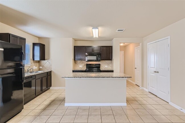 Foto del edificio - 5704 Montrelia Dr