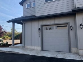 Building Photo - 2604 Ross Ln