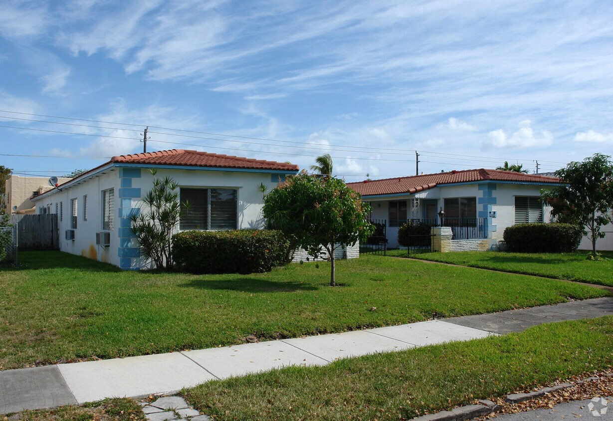 Primary Photo - 1839 Funston St