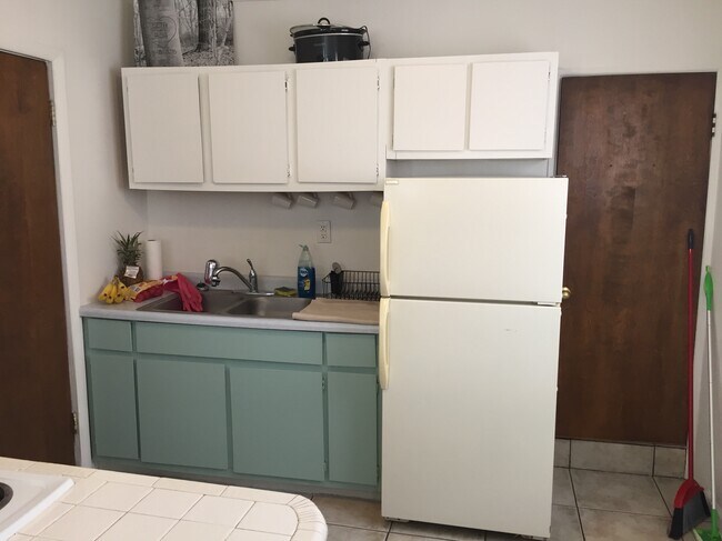 Building Photo - 725 S 900 W