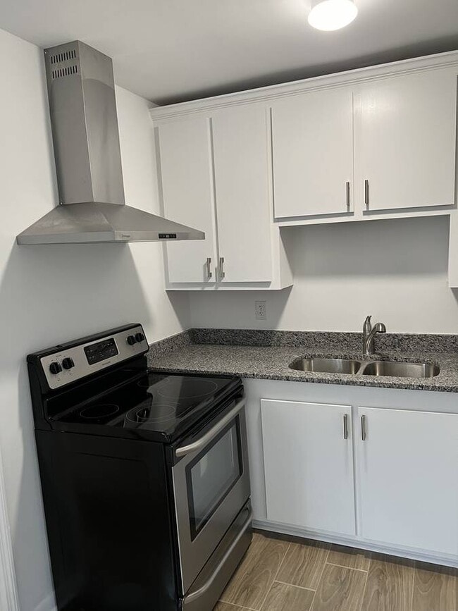 Building Photo - 244 Luden Dr