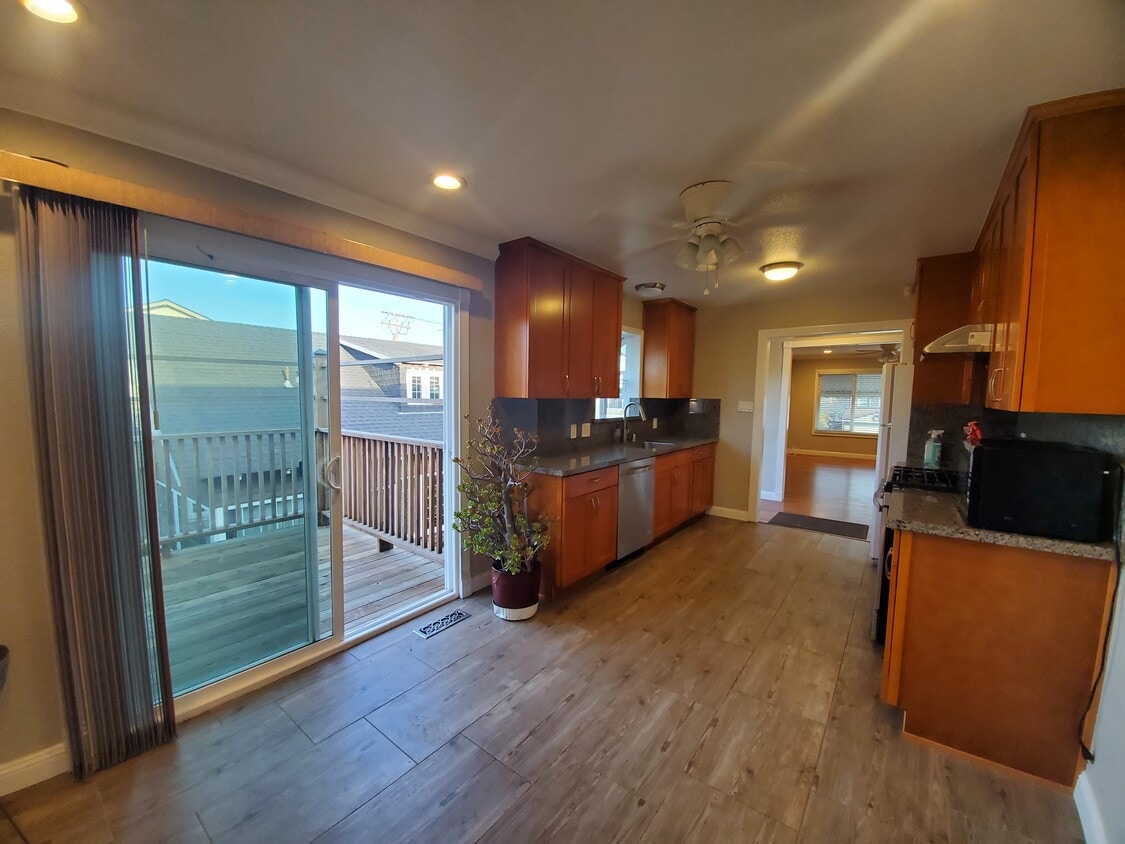 Primary Photo - 43 Silva Ave