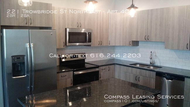 Foto del edificio - 221 Trowbridge St NE
