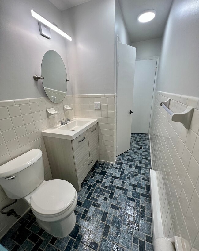 Building Photo - 300 Seaside Ave