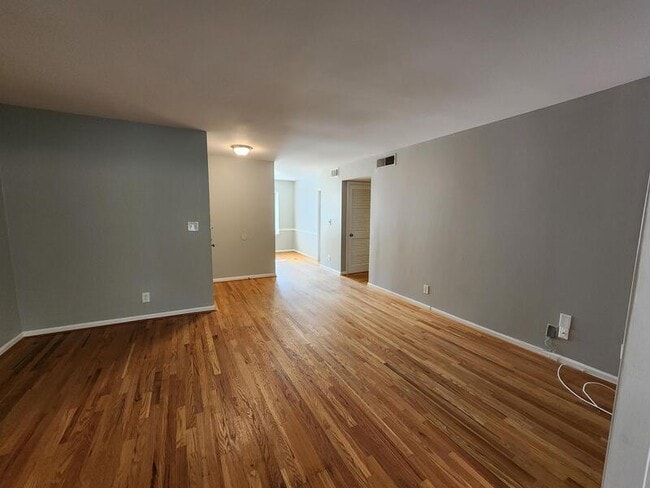 Building Photo - 67 Montre Square NW