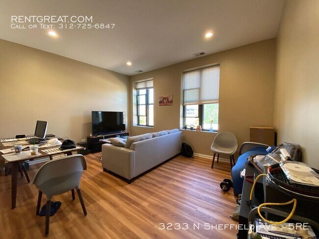 Foto del edificio - 3233 N Sheffield Ave