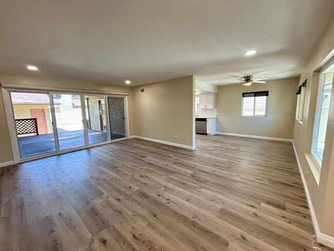 Building Photo - Clean and upgraded 2 Bedroom home in Los Alamitos