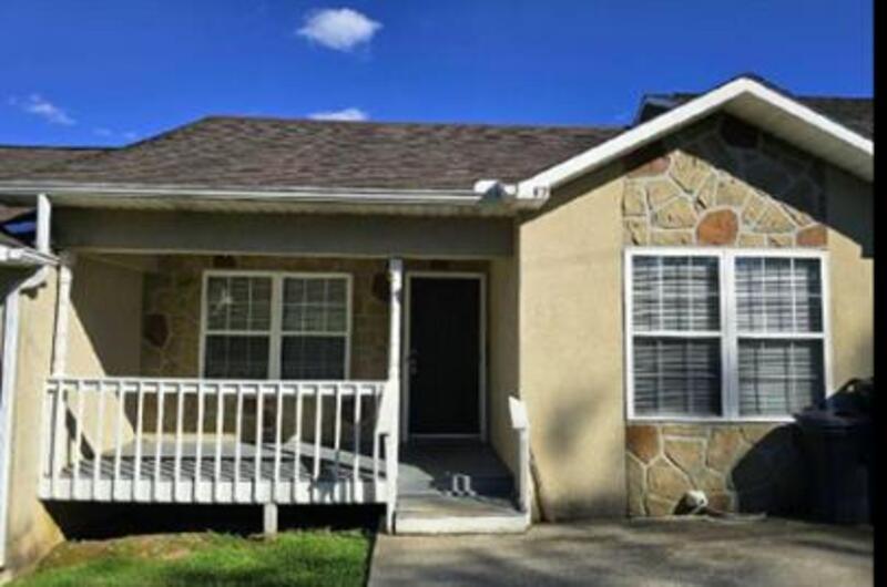 Foto principal - 106 Stone Henge Ln