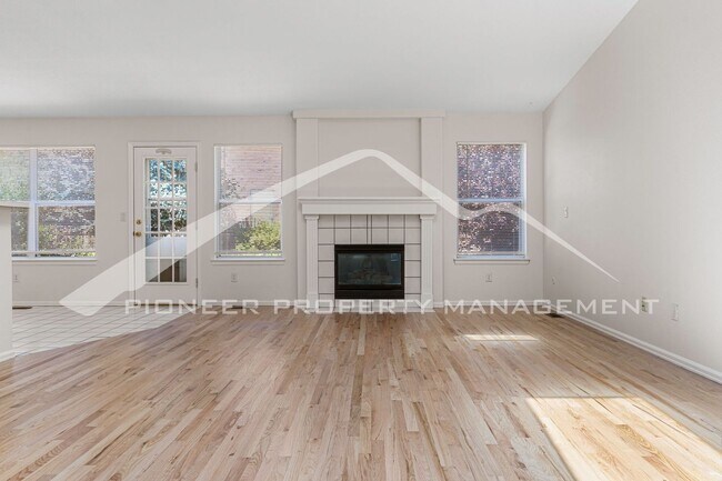 Building Photo - Spacious Home with Central AC and Fenced Yard