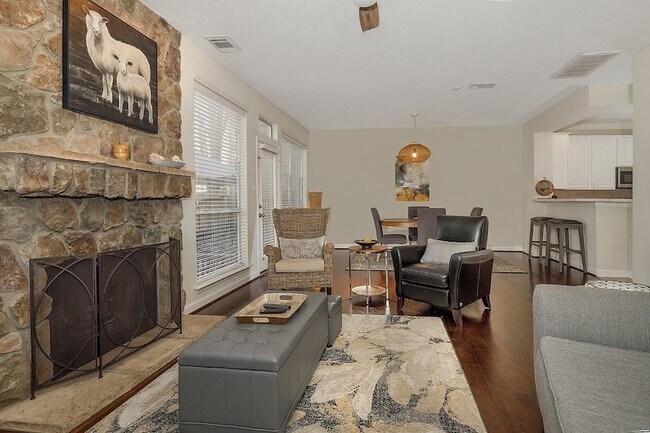 Building Photo - 174 N Valley Oaks Cir