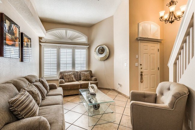 Building Photo - 1453 Chato Villa Dr