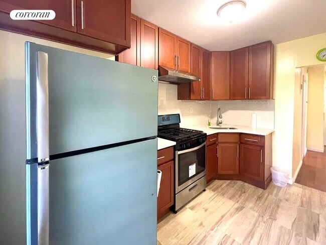 Foto del edificio - 7110 Fort Hamilton Pkwy