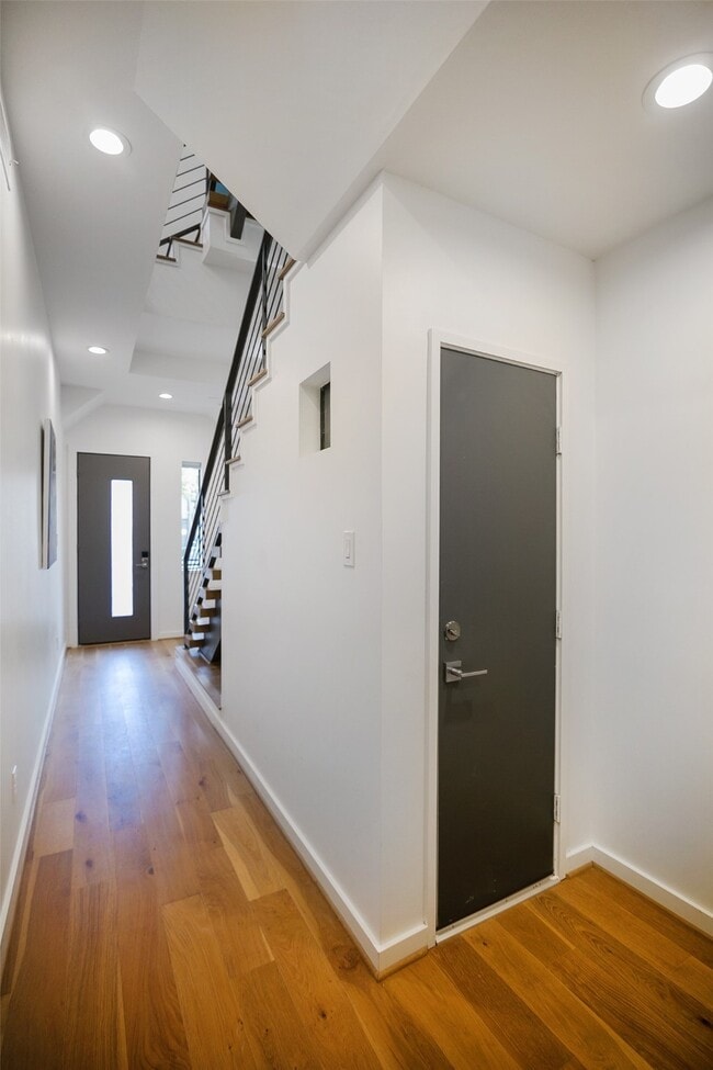 Foto del edificio - 511 Memorial Heights Dr