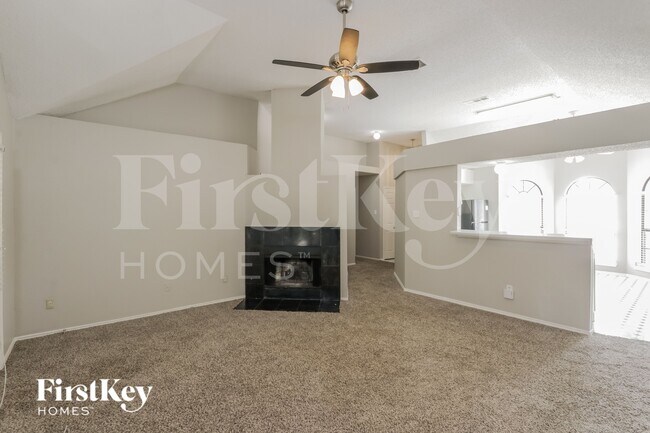 Foto del edificio - 701 Long Hill Ct