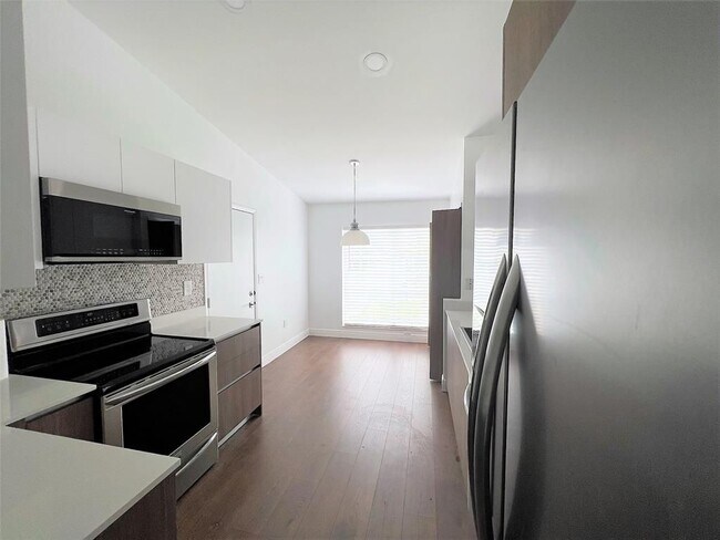 Building Photo - 10201 NW 56th St