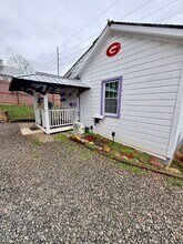 Building Photo - 224 S Peter St