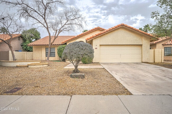 Building Photo - 1518 W Antiqua Dr