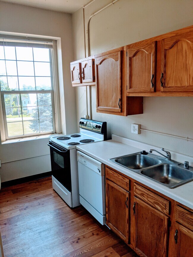 Building Photo - 139 E North St