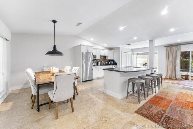 Building Photo - 2312 Las Casitas Dr