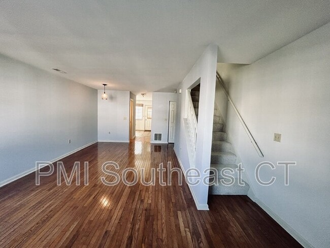 Building Photo - 310 Boston Post Rd