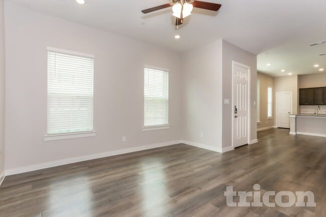 Building Photo - 1022 Fallgate Dr